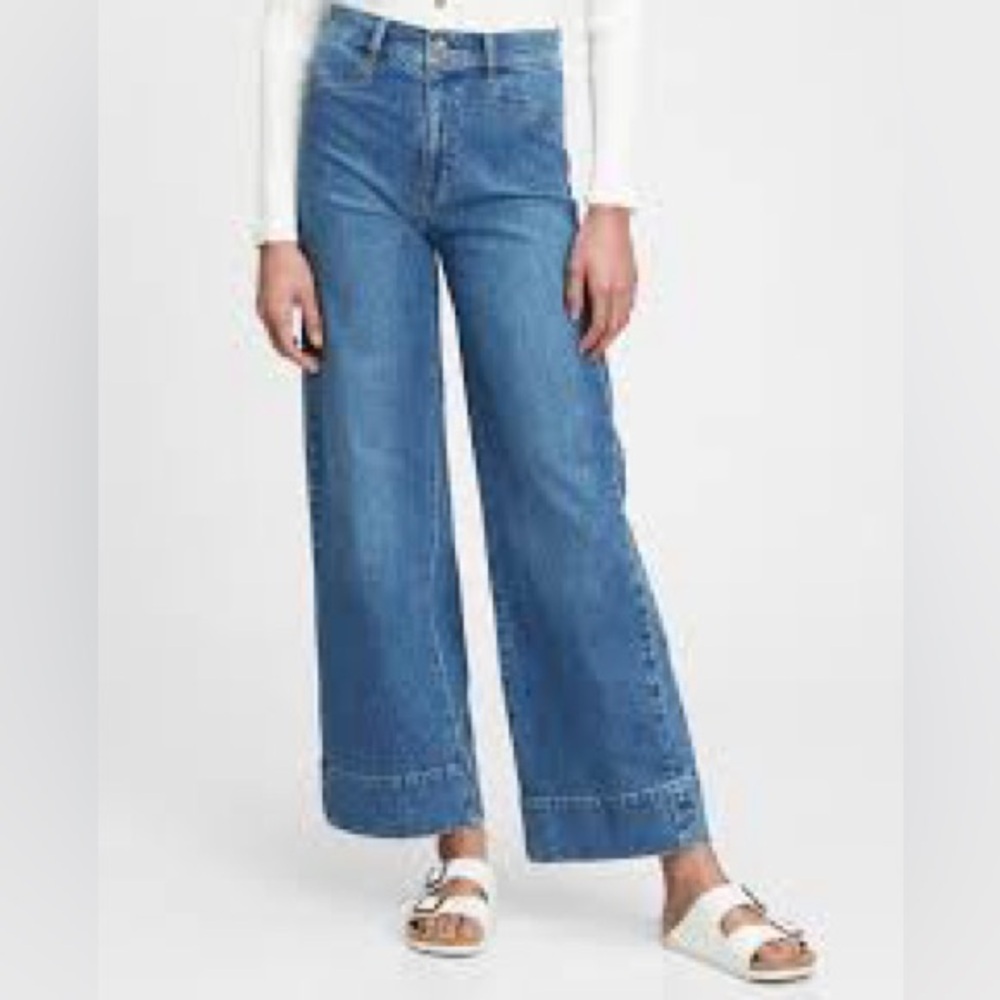 GAP Wide Leg Flare Jeans in Medium Blue